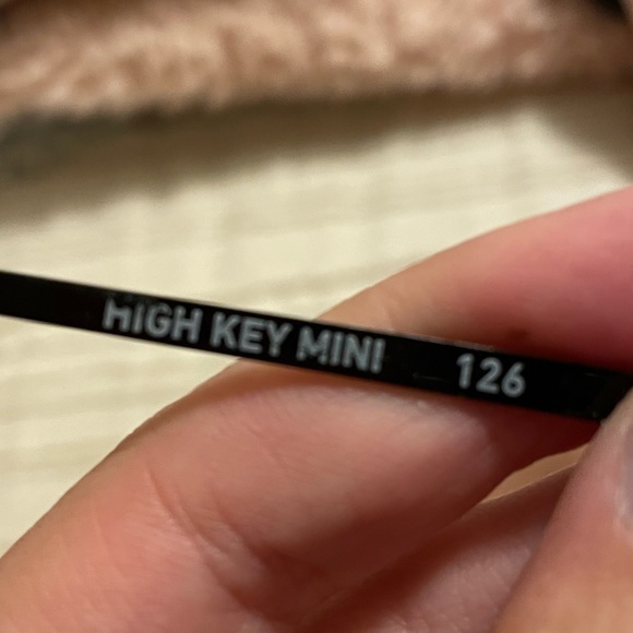 QUAY SUNGLASSES - Picture 3 of 4